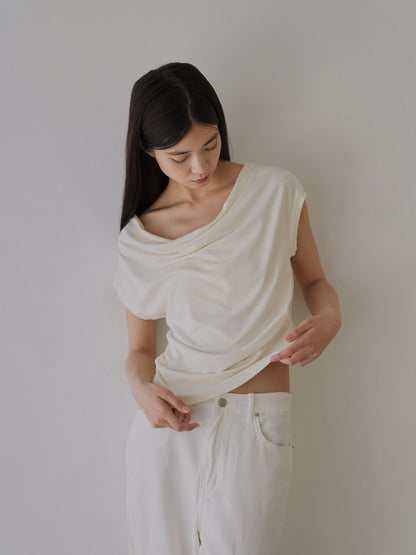 pleats line tee