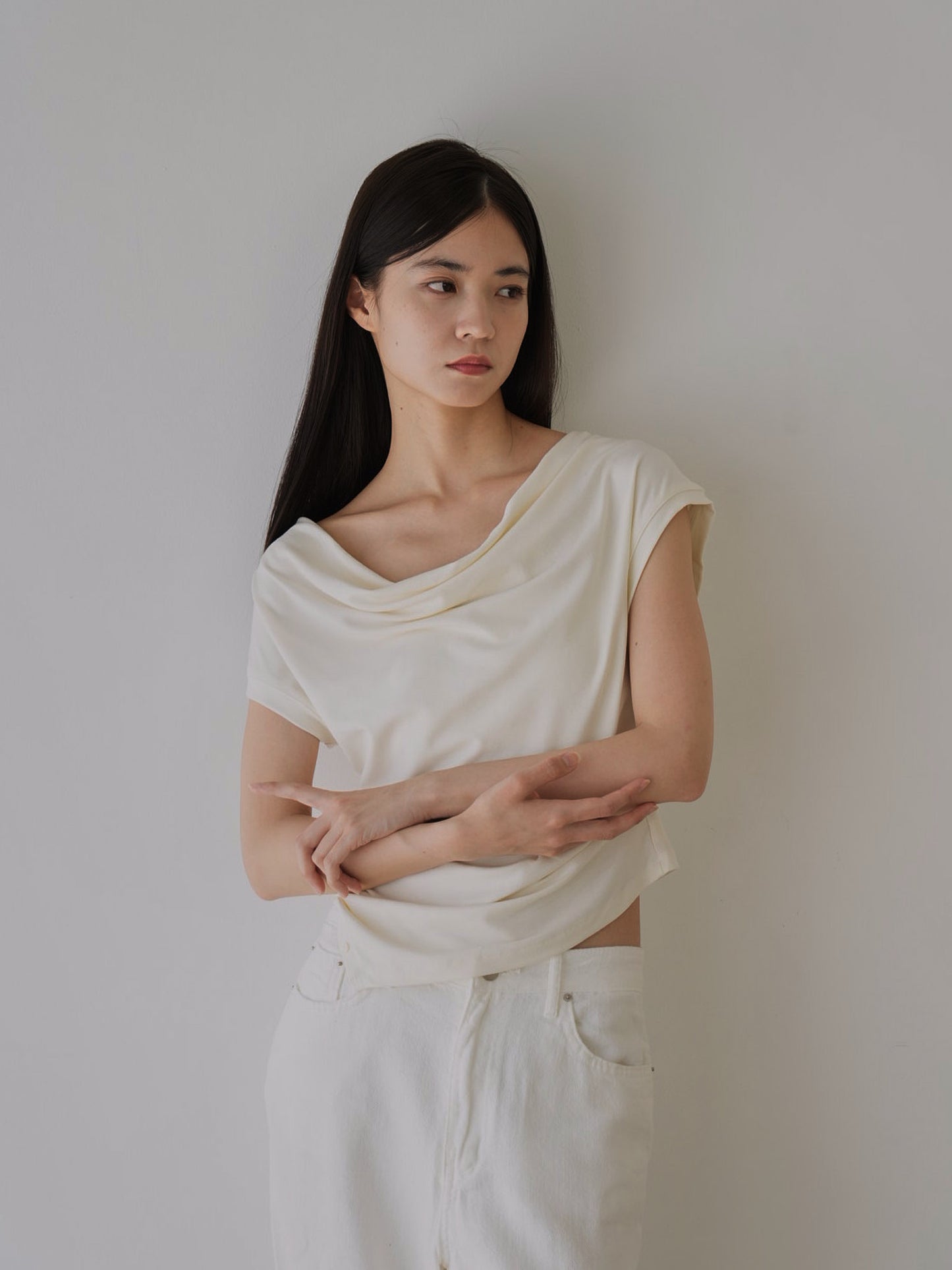 pleats line tee