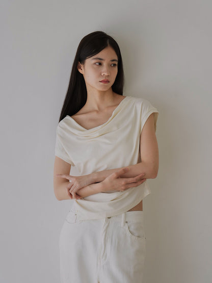 pleats line tee