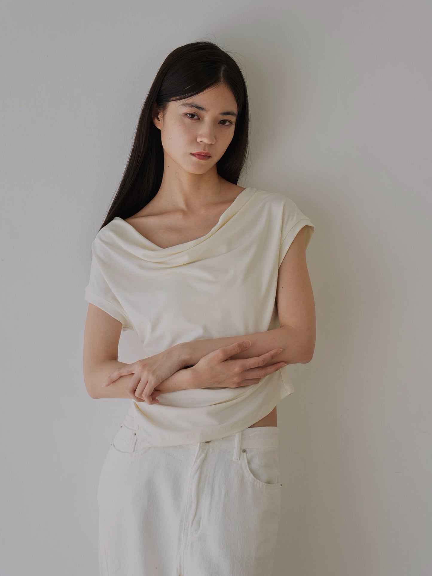 pleats line tee