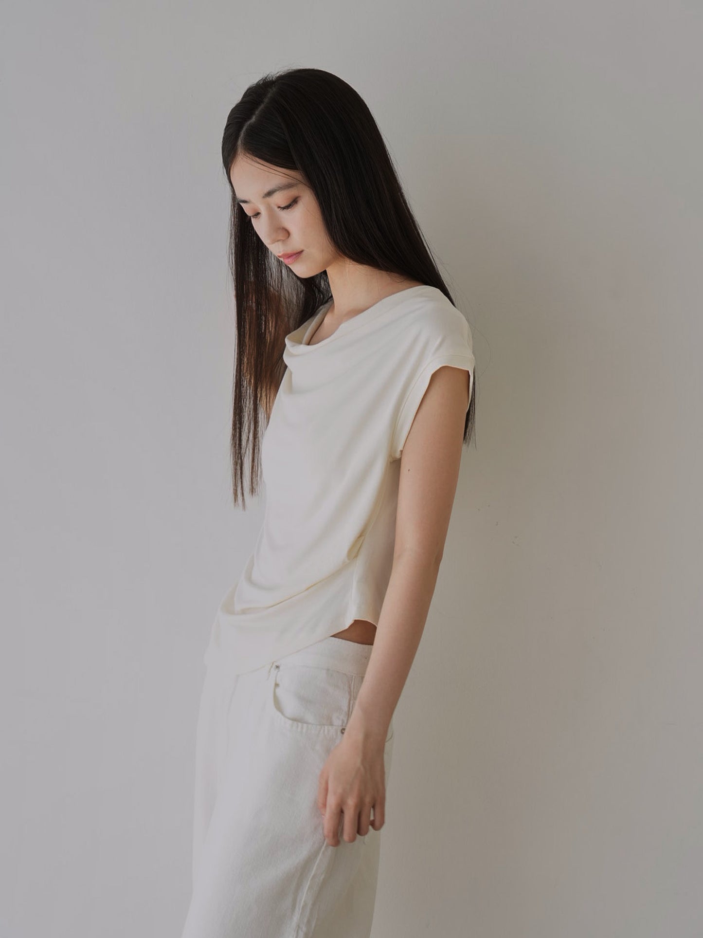 pleats line tee