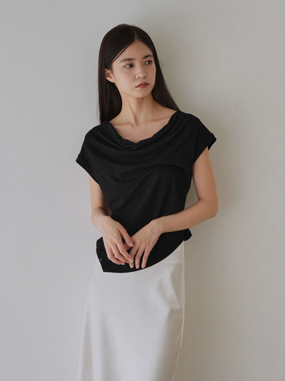 pleats line tee