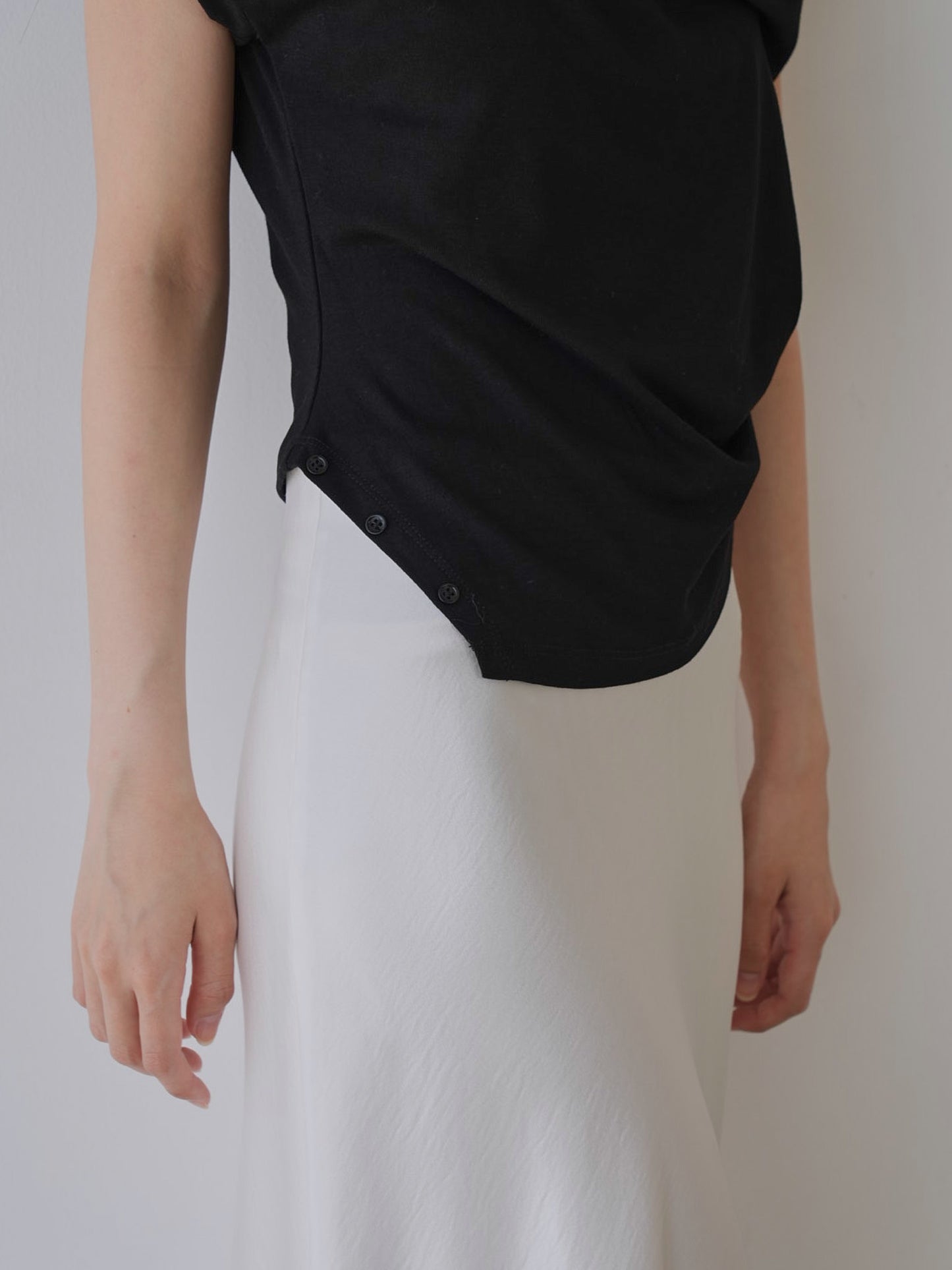 pleats line tee