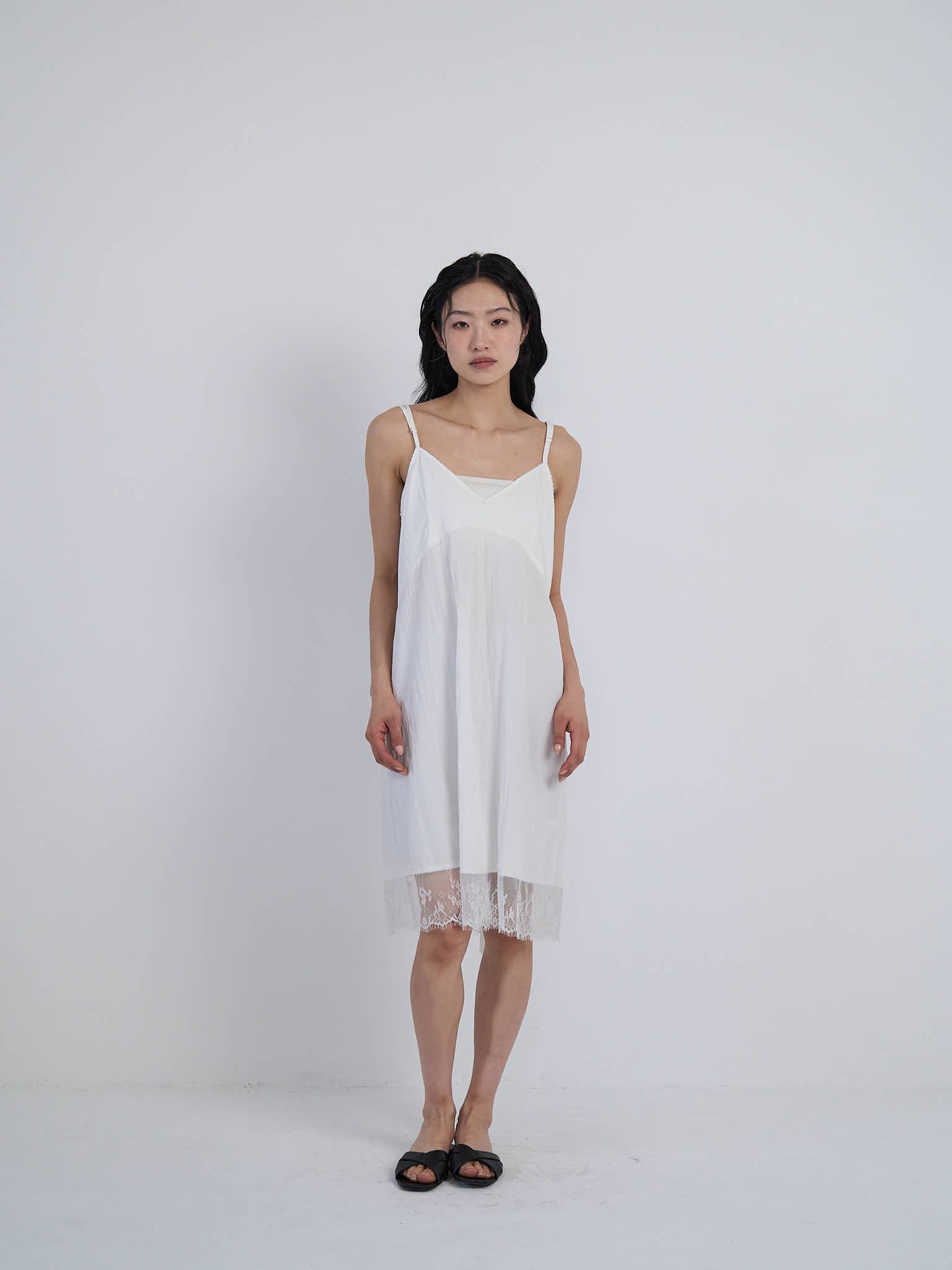 ワンピース geeong sheer lace dress White シアーレースドレス｜透け感と繊細なレースが女性らしい一枚 | geeong