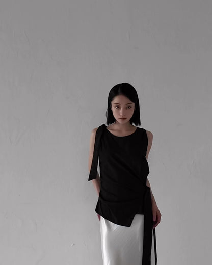 sleeveless ribbon blouse